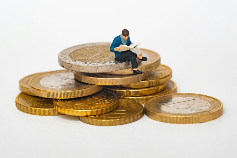 Risparmiare da Giovani: Come Iniziare con il Primo Lavoro